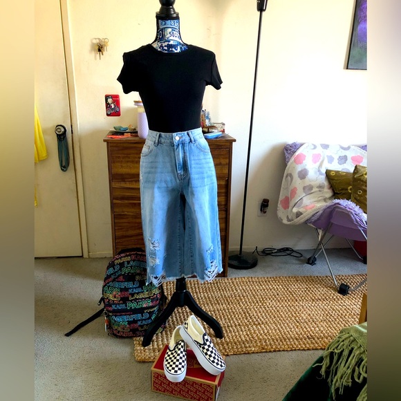 Cute wide leg high waist denim capris - Picture 2 of 16